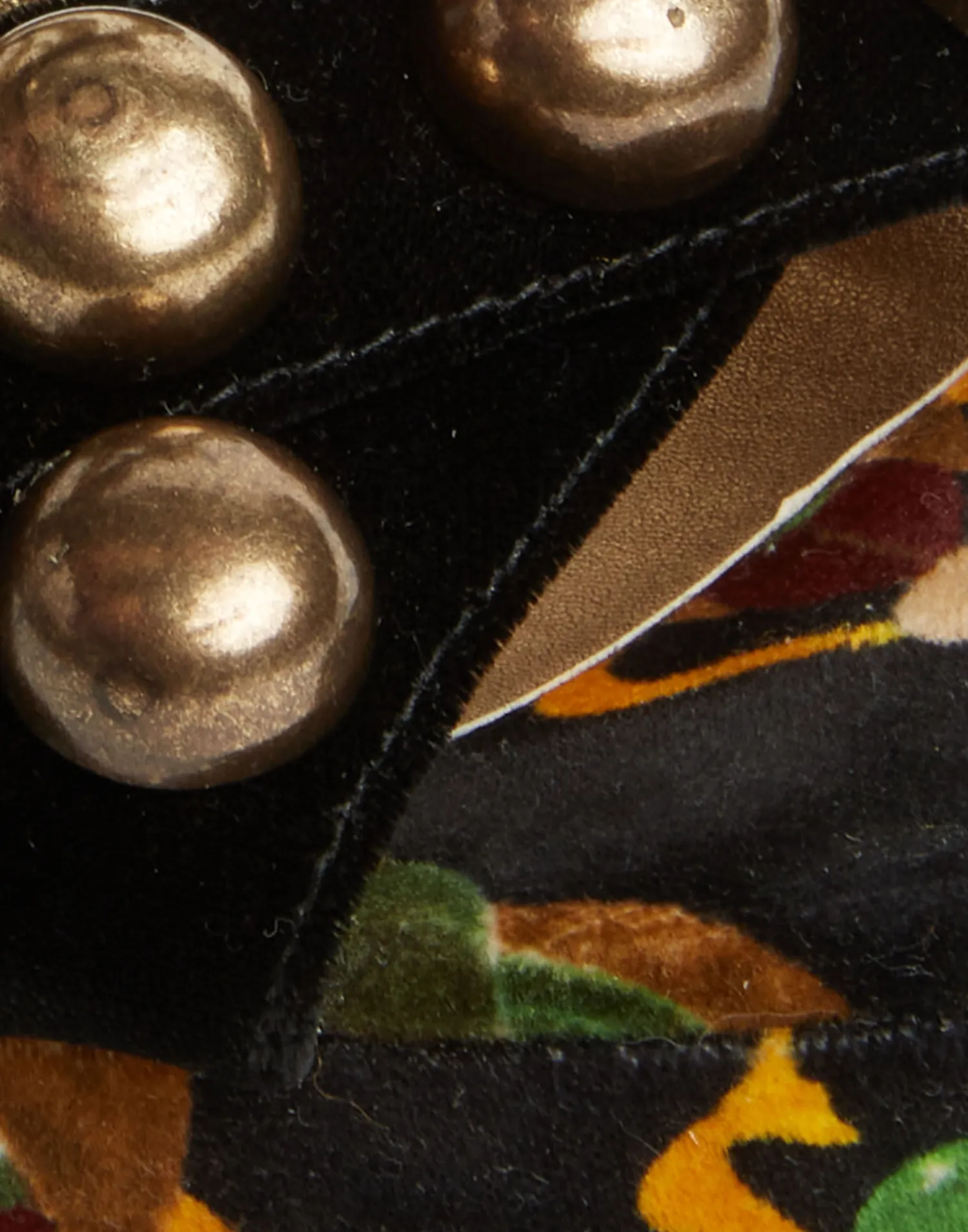 La DoubleJ Scarpe|Accessories<Medal WedgeScarab Black in Faille With Studs