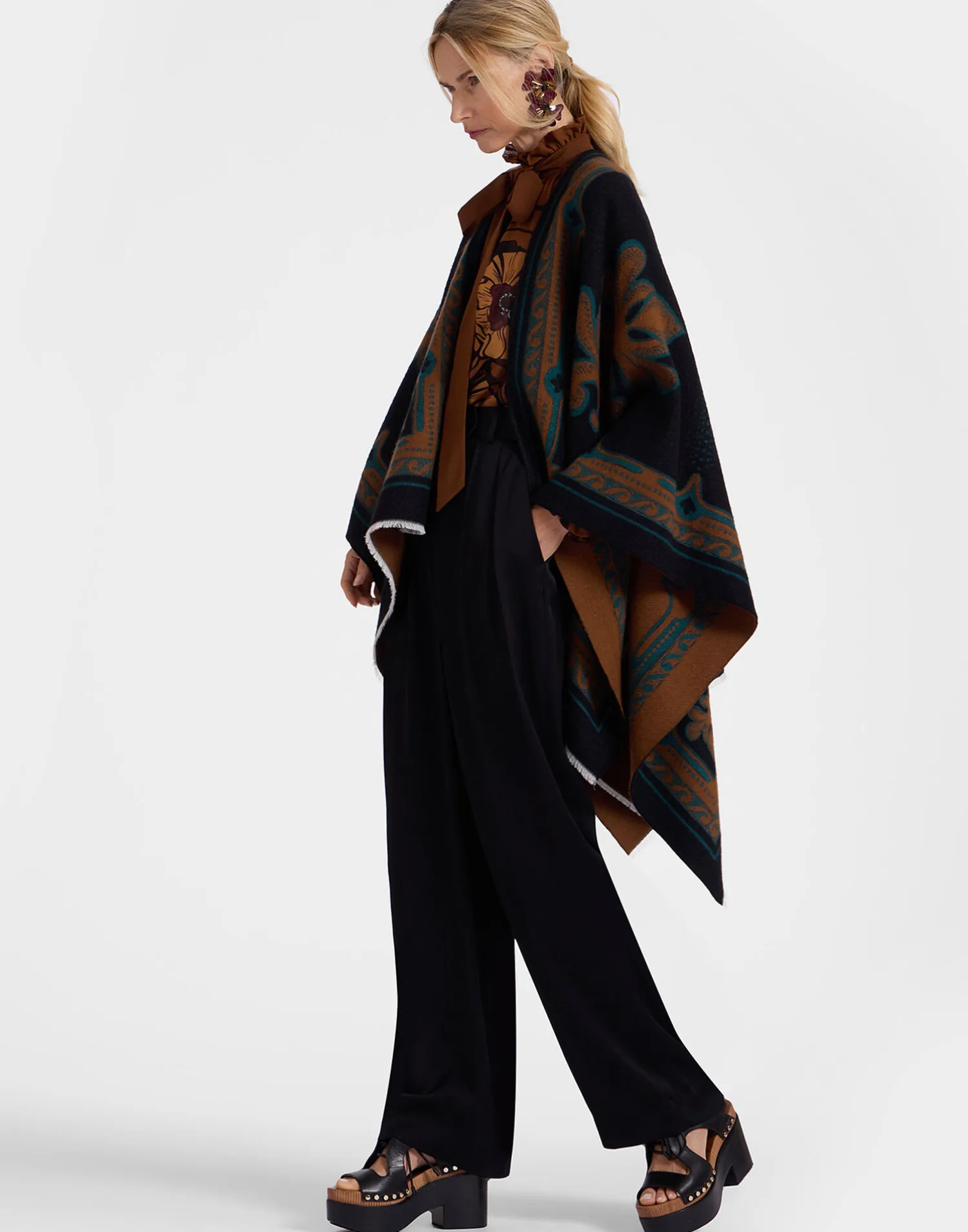 La DoubleJ Capispalla<PonchoHerald Black in Wool Silk