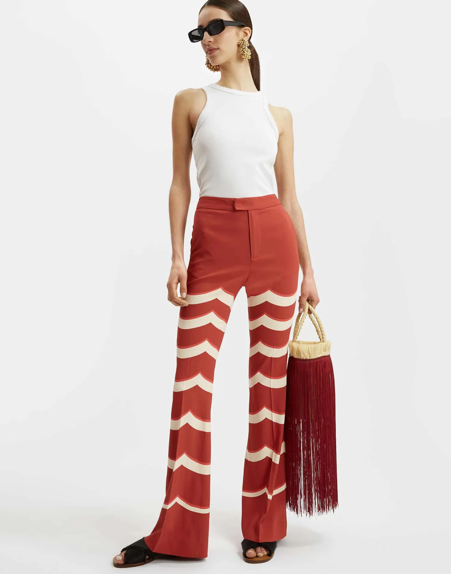 La DoubleJ Pantaloni E Shorts<Saturday Night PantsFans Placée Red in Envers Satin