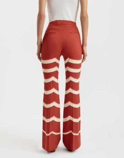 La DoubleJ Pantaloni E Shorts<Saturday Night PantsFans Plac&eacute;e Red in Envers Satin