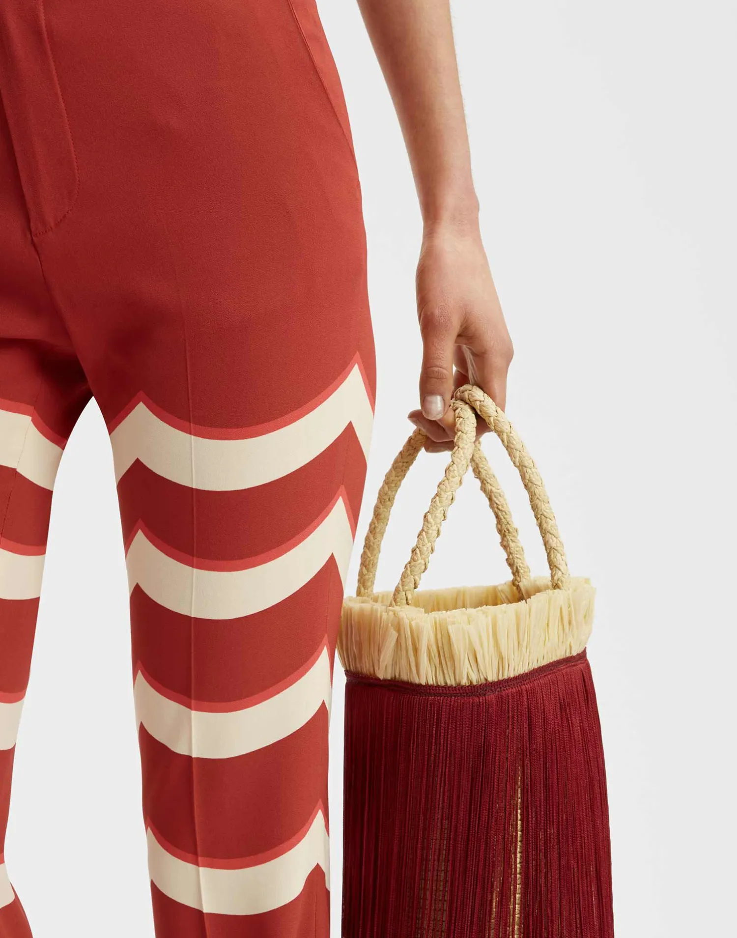 La DoubleJ Pantaloni E Shorts<Saturday Night PantsFans Placée Red in Envers Satin