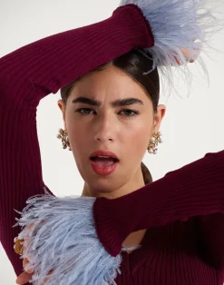 La DoubleJ Maglieria<V-Neck High Kick TopSolid Burgandy in Ribbed Silk Cashmere With Feathers